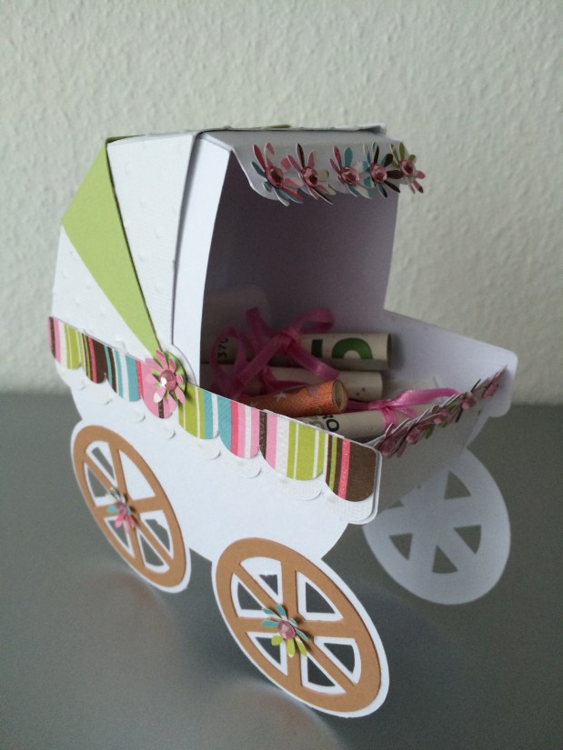 Geldgeschenk Taufe – Kinderwagen in&nbsp;3D